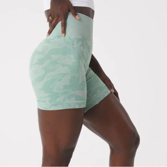 NVGTN PRO SHORTS SAGE GREEN CAMO SEAMLESS S NWT - Picture 4 of 6